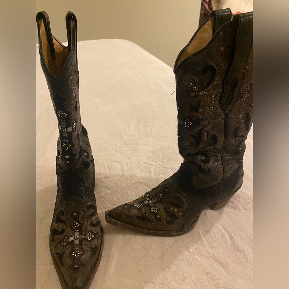 Coral boots